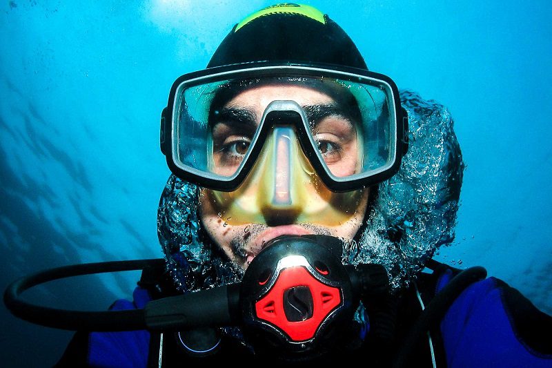 scuba diving mask