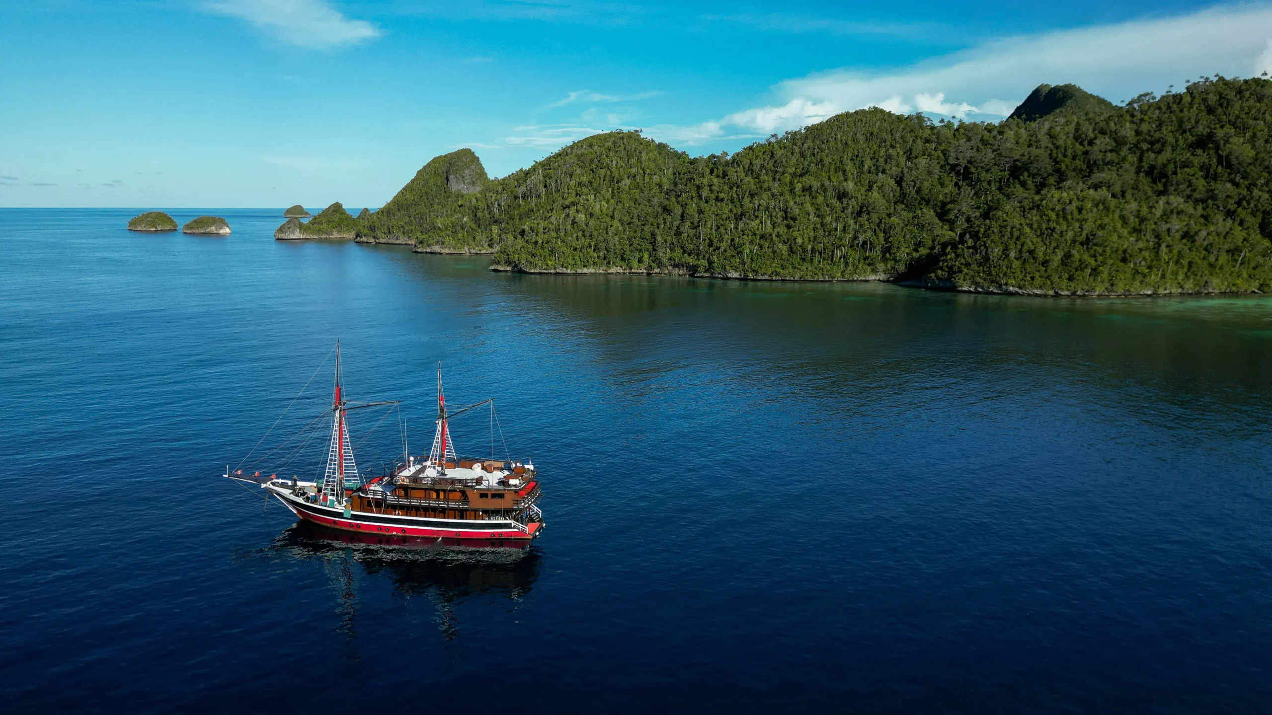 Phinisi liveaboard in Raja Ampat